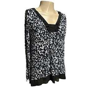 NWOT Women’s Vera Wang Long Sleeve Top with Floral Pattern